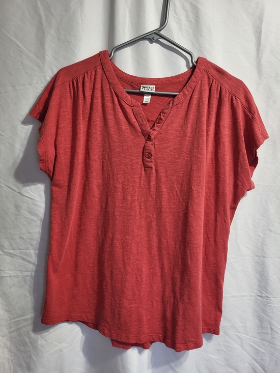 Black Bow Tops - Short Sleeve Coral Henley Tee, Size Medium